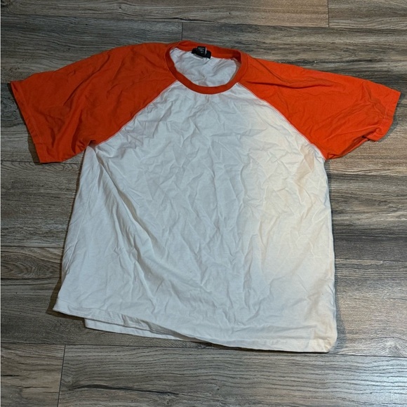 Six Graphic Tees Size Medium - Picture 10 of 13